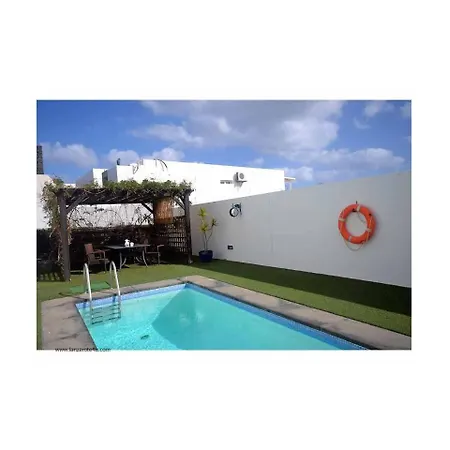 Petunia With Pool Table Vila Puerto del Carmen (Lanzarote)
